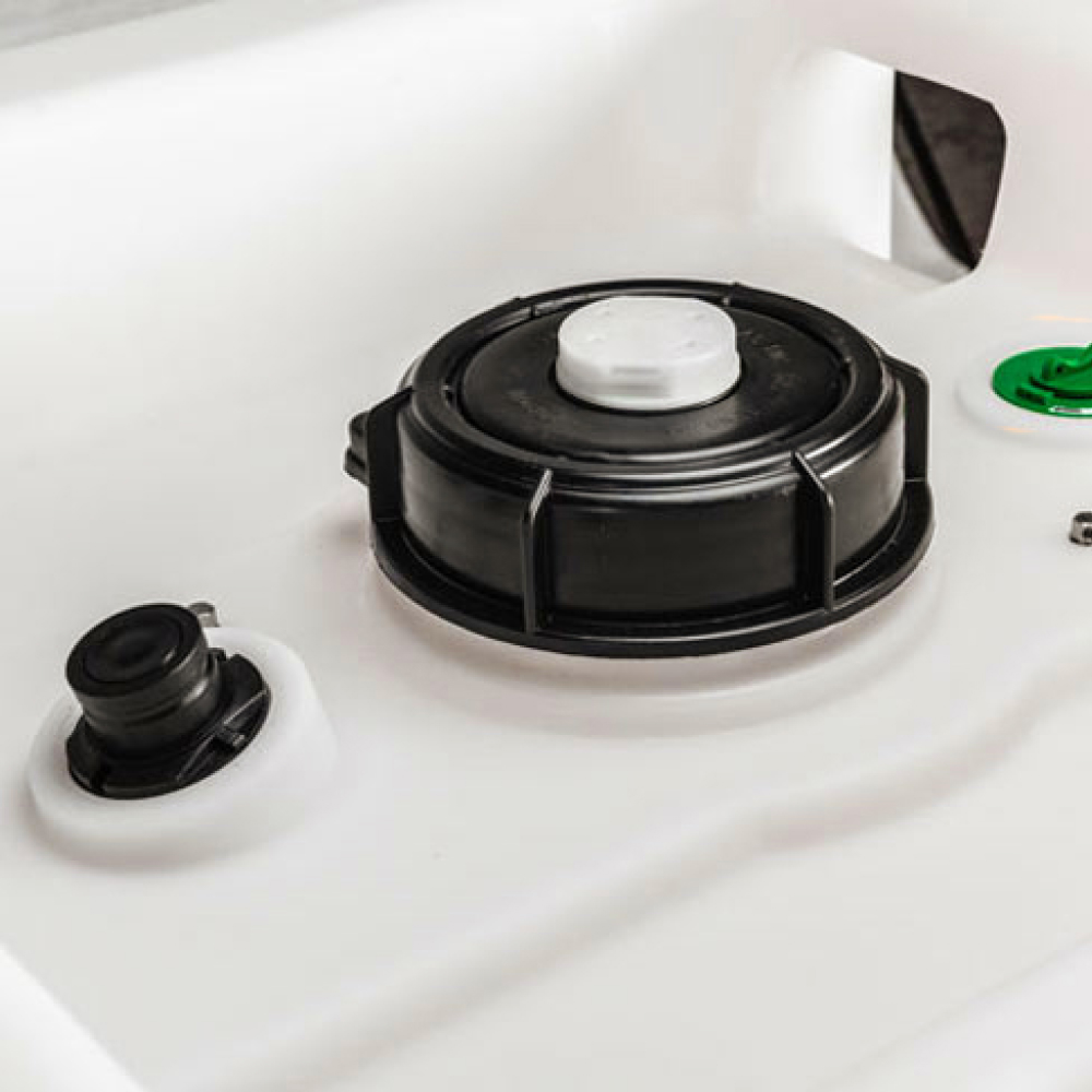 Top fill opening and accessory ports on TUFF Cube Max tank